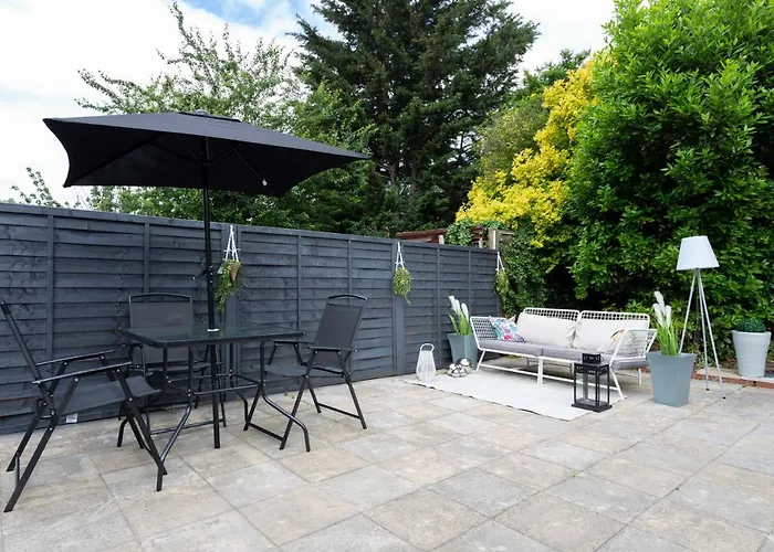 Contemporary 3 Bed House With Spacious Garden Close To Stratford