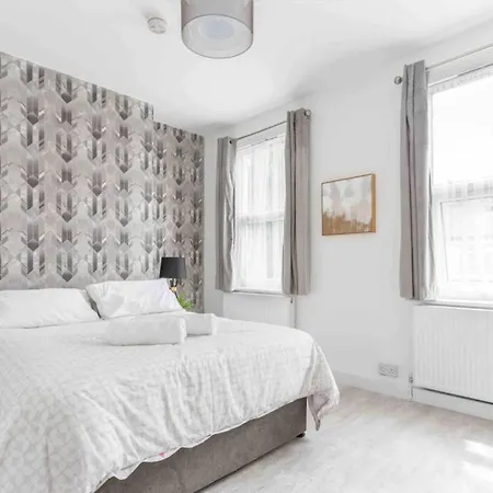 Contemporary 3 Bed House With Spacious Garden Close To Stratford London Exterior photo